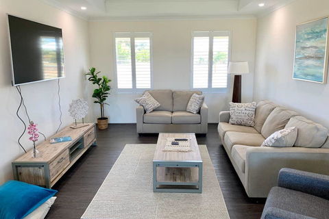 Pinnacle Retreat - Whitsundays Accommodation 2