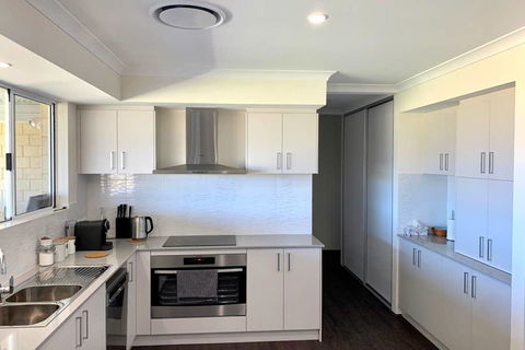 Pinnacle Retreat - Whitsundays Accommodation 0