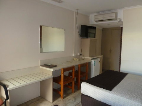 Pioneer Lodge Motel - Whitsundays Accommodation 2