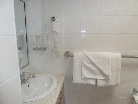 Pioneer Lodge Motel - Whitsundays Accommodation 3