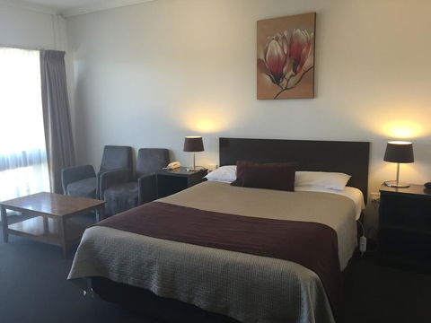 Ploughmans Motor Inn - Whitsundays Accommodation 1