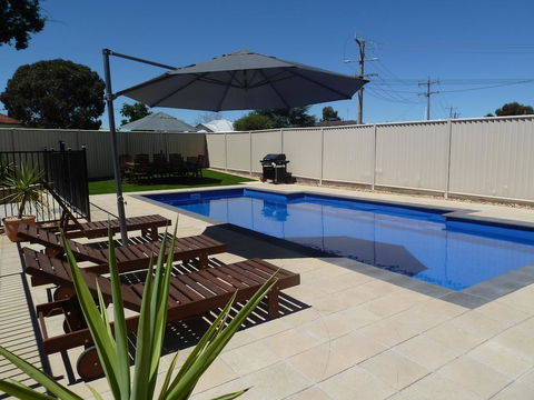 Ploughmans Motor Inn - Whitsundays Accommodation 0