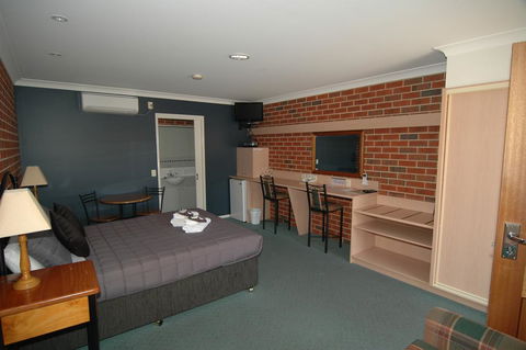 Poachers Paradise - Whitsundays Accommodation 3
