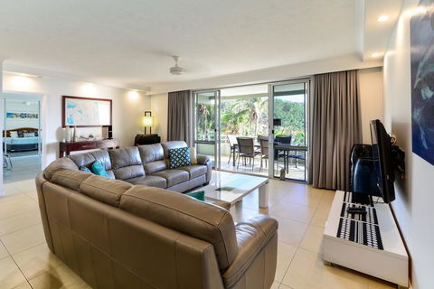 POINCIANA 101 HAMILTON ISLAND CENTRALLY LOCATED 3 BEDROOM, Plus BUGGY!! - Whitsundays Accommodation 2