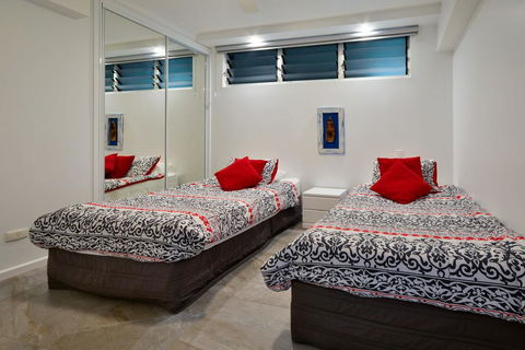 POINCIANA 101 HAMILTON ISLAND CENTRALLY LOCATED 3 BEDROOM, Plus BUGGY!! - Whitsundays Accommodation 1