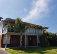 Portarlington beach shack 50 metres to the water - Whitsundays Accommodation