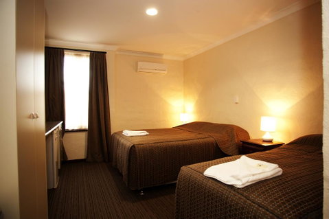 Prince Of Wales Hotel, Bunbury - Whitsundays Accommodation 3