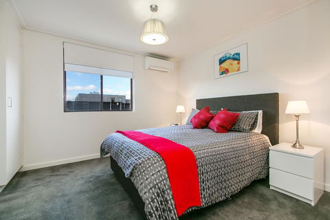Quiet Comfort In South Yarra - Whitsundays Accommodation 2