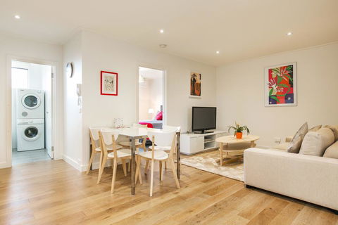 Quiet Comfort In South Yarra - Whitsundays Accommodation 0