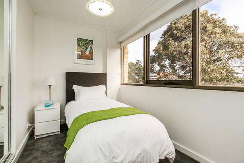 Quiet Comfort In South Yarra - Whitsundays Accommodation 1