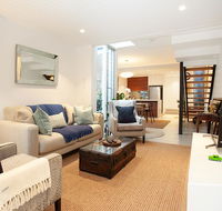 Quiet Family Home With Garden Courtyard Near Cafes - Whitsundays Accommodation