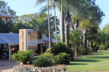 Rainbow Sands Resort with Whitsundays Accommodation