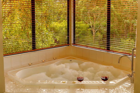 Rainbow Trail Chalets - Whitsundays Accommodation 3