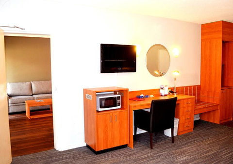 Ramada Hotel & Suites By Wyndham Cabramatta - Whitsundays Accommodation 3