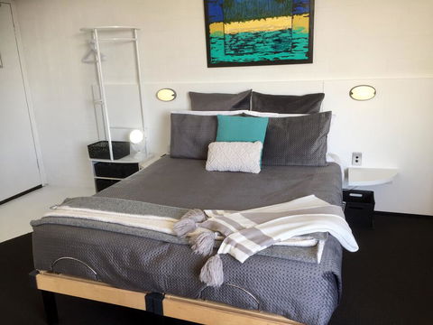 Ramada Resort Studio Split Queen Electric Adjustable Bed - Whitsundays Accommodation 1