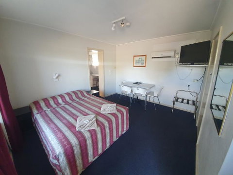 Red Chief Motel - Whitsundays Accommodation 2