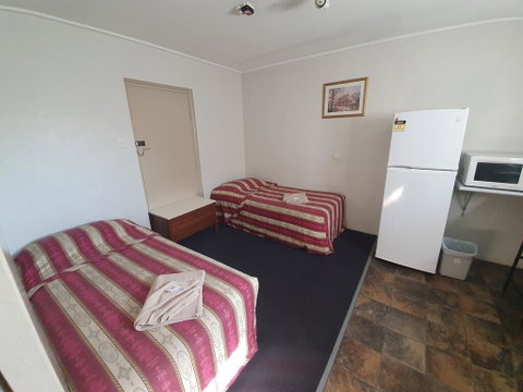 Red Chief Motel - Whitsundays Accommodation 1