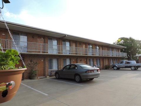 Red Cliffs Colonial Motor Lodge - Whitsundays Accommodation 0
