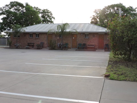 Red Cliffs Colonial Motor Lodge - Whitsundays Accommodation 2