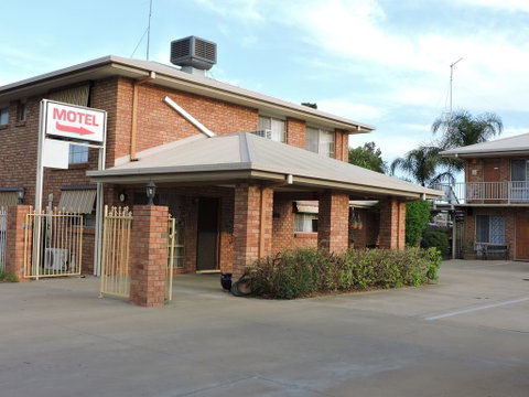 Red Cliffs Colonial Motor Lodge - Whitsundays Accommodation 3