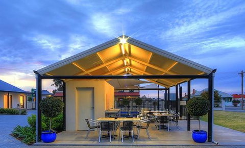 Red Earth Motel - Whitsundays Accommodation 0