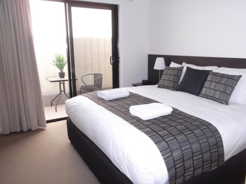 Red Earth Motel - Whitsundays Accommodation 2