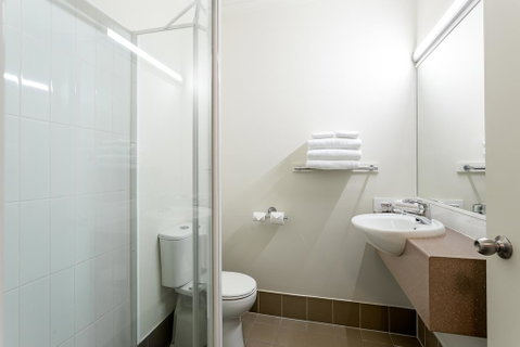 Redcliffe Motor Inn - Whitsundays Accommodation 2