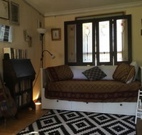 Redhaus Artist Cottage - Whitsundays Accommodation