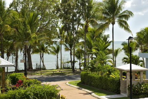 Reeflections Holiday Villas - Whitsundays Accommodation 3