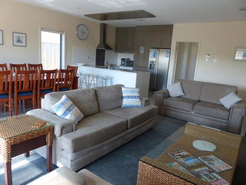 Residence On Robe - Whitsundays Accommodation 3