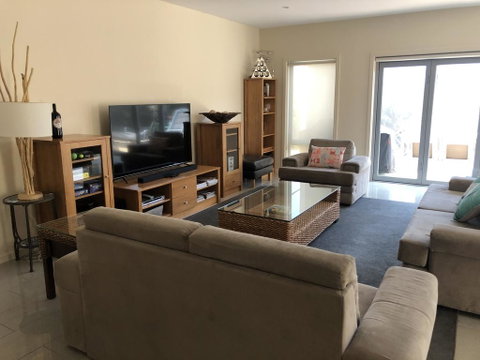 Residence On Robe - Whitsundays Accommodation 1
