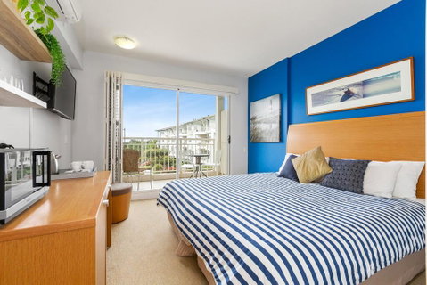 RESORT ON THE BEACH 5215 - OCEAN GLIMPSES - Whitsundays Accommodation 1