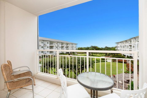 RESORT ON THE BEACH 5215 - OCEAN GLIMPSES - Whitsundays Accommodation 3