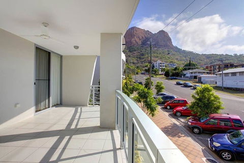 Resort Style Apartment On Gregory - Whitsundays Accommodation 0