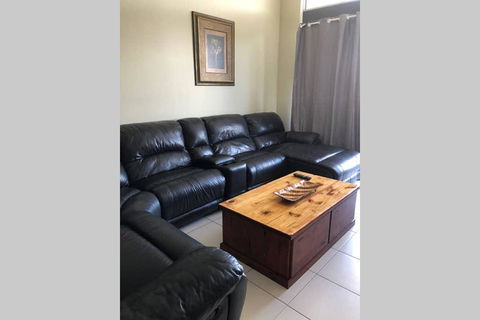 Resort Style Apartment On Gregory - Whitsundays Accommodation 2
