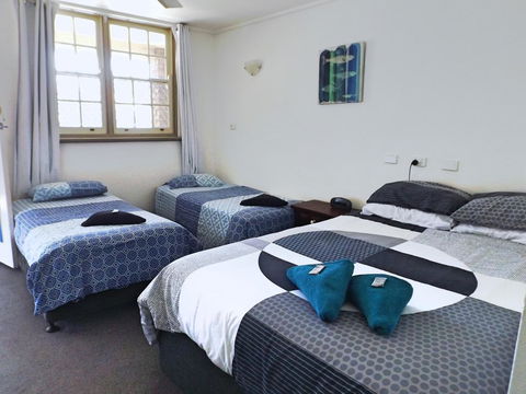 Richmond Inn Hotel Motel - Whitsundays Accommodation 0