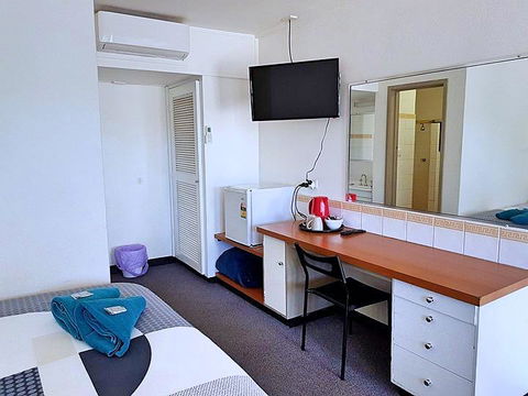 Richmond Inn Hotel Motel - Whitsundays Accommodation 1