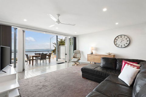 Rip N View - Whitsundays Accommodation 0