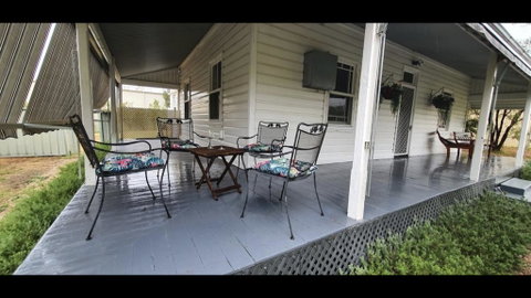 River Cottage - Whitsundays Accommodation 2