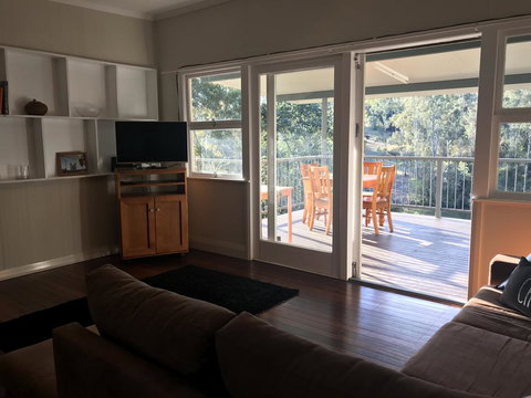 Riverview Cottage - Whitsundays Accommodation 1