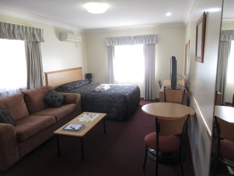 Riviera Executive Suites - Whitsundays Accommodation 1