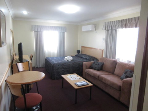 Riviera Executive Suites - Whitsundays Accommodation 2