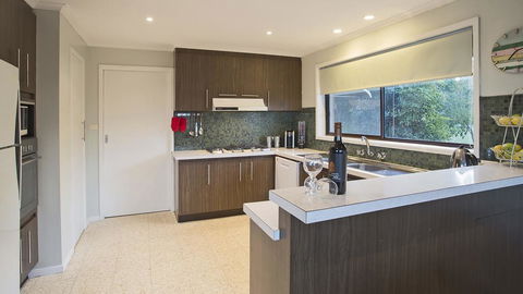 ROANJOKA - DROMANA.... - Whitsundays Accommodation 0