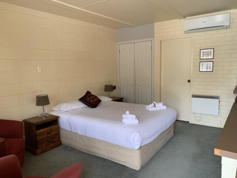 Robertson Country Motel - Whitsundays Accommodation 1