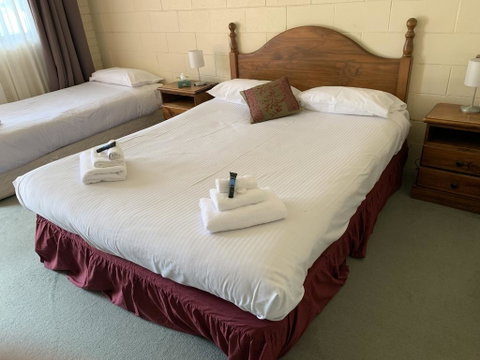 Robertson Country Motel - Whitsundays Accommodation 2