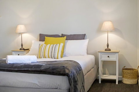 Robertson Public House And Kitchen - Whitsundays Accommodation 1
