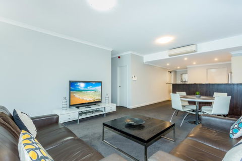 Rockingham Beachfront Apartment - Whitsundays Accommodation 3