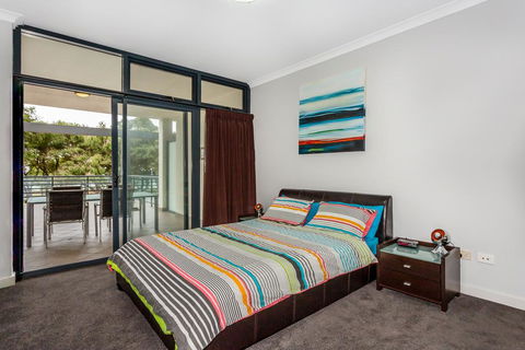 Rockingham Beachfront Apartment - Whitsundays Accommodation 1