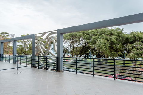 Rockingham Beachfront Apartment - Whitsundays Accommodation 0