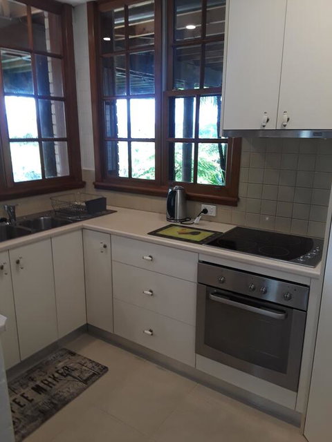 Rockwall Avoca Beach - Whitsundays Accommodation 3